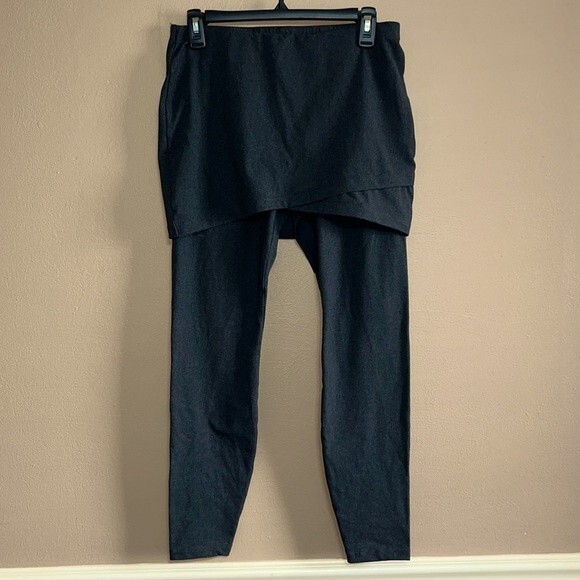 Women’s CAbi dark gray modest leggings with a asymmetric mini skirt attached - Picture 2 of 6